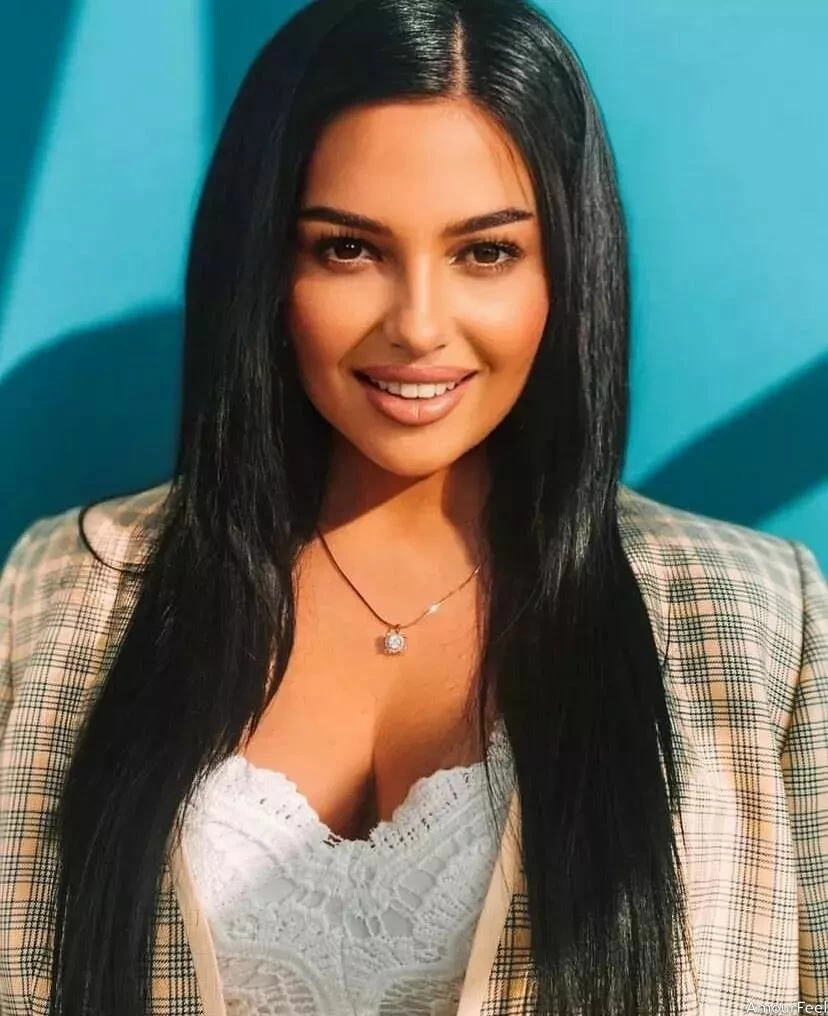 Alina Profile image 2