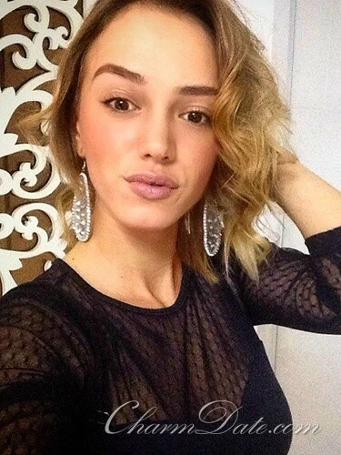 Juli Profile image 3