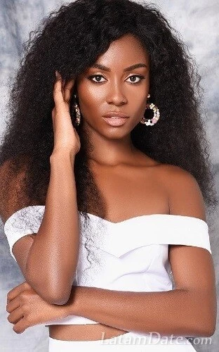 Luisa Profile image 2