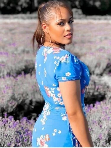 Erika Profile image 2