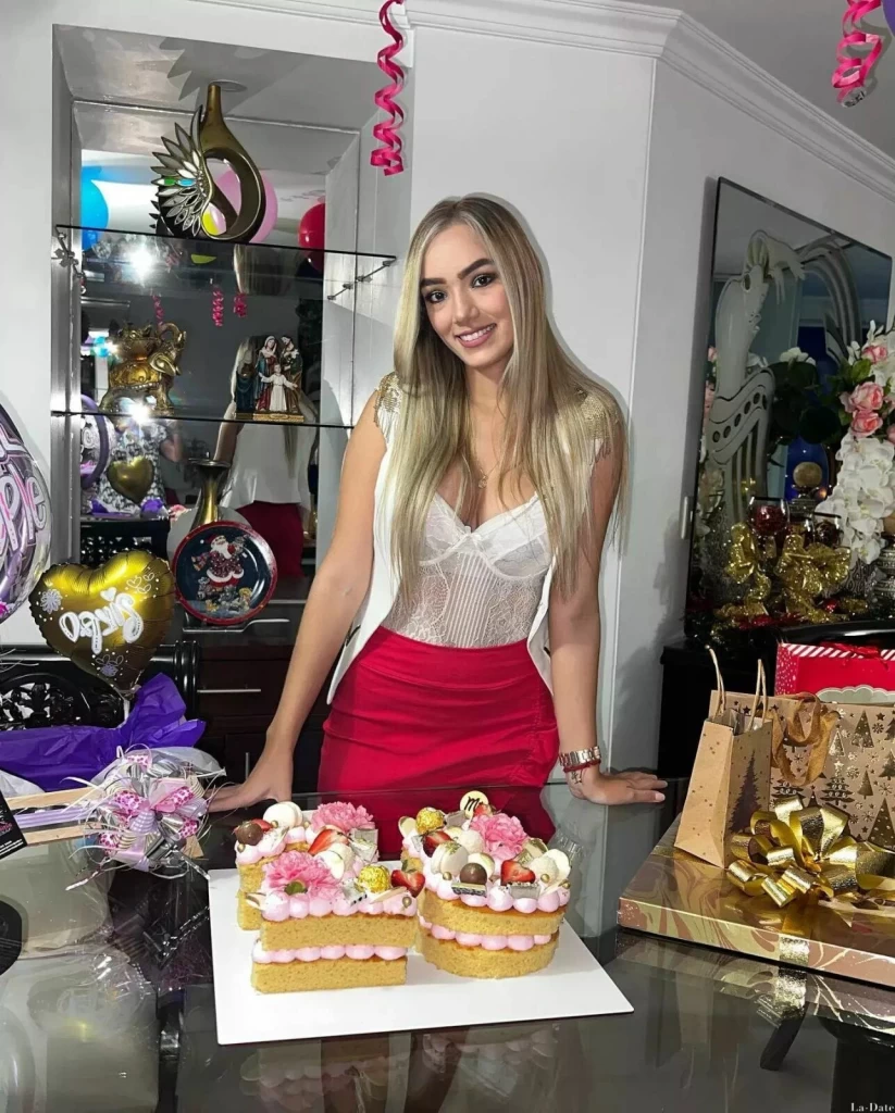 Marcela Profile image 4