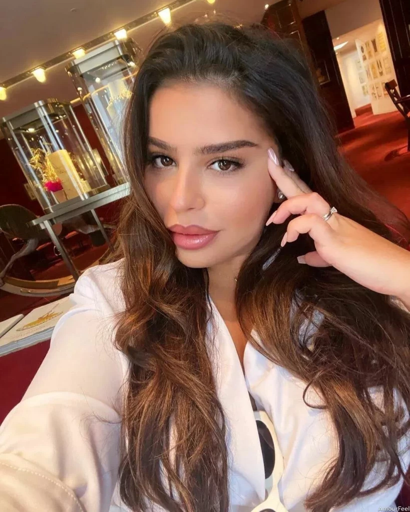 Silvia Iulia Profile image 4