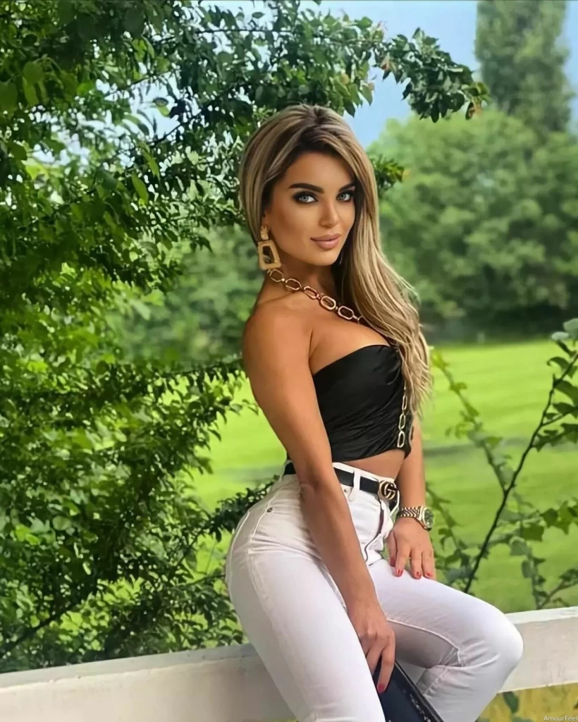 Raluca Alexandra Profile image 6