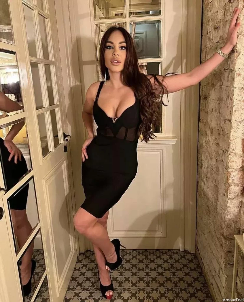 Emilia Profile image 6