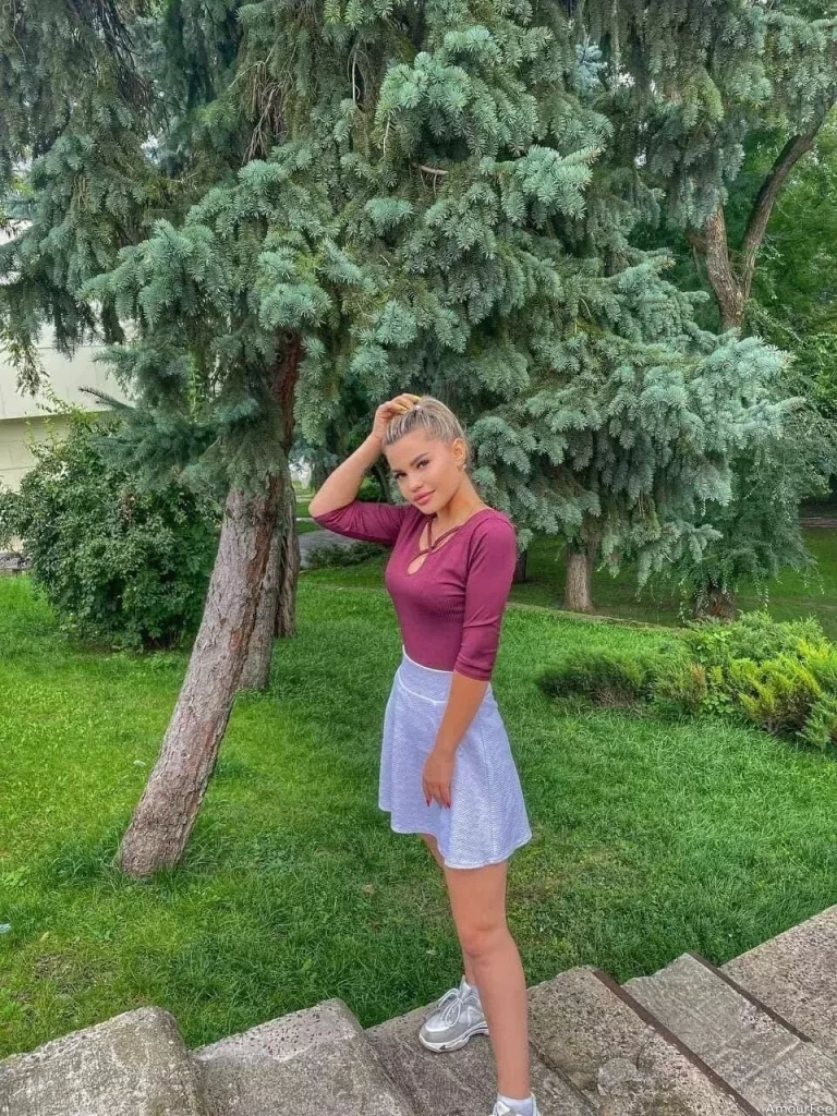 Valeria Profile image 4