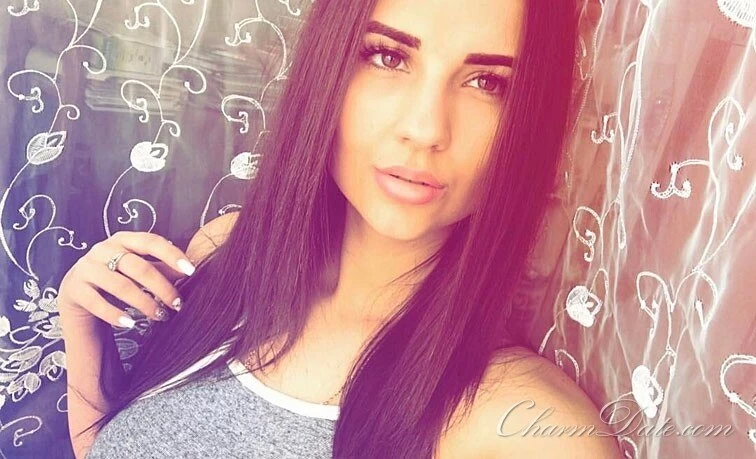 Yana Profile image 1